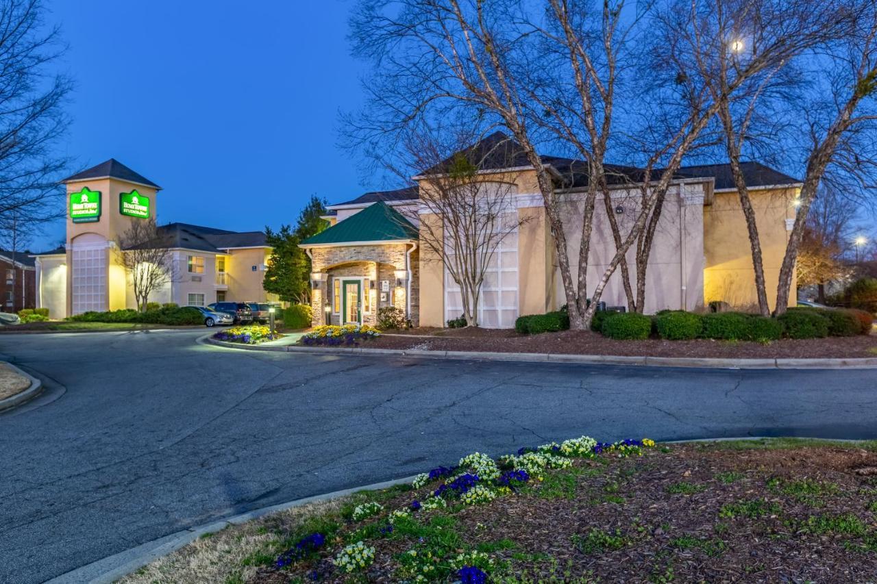 Hometowne Studios By Red Roof Atlanta Ne - Peachtree Corners Norcross Zewnętrze zdjęcie